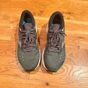 Mizuno Wave Rider 24s - barely worn